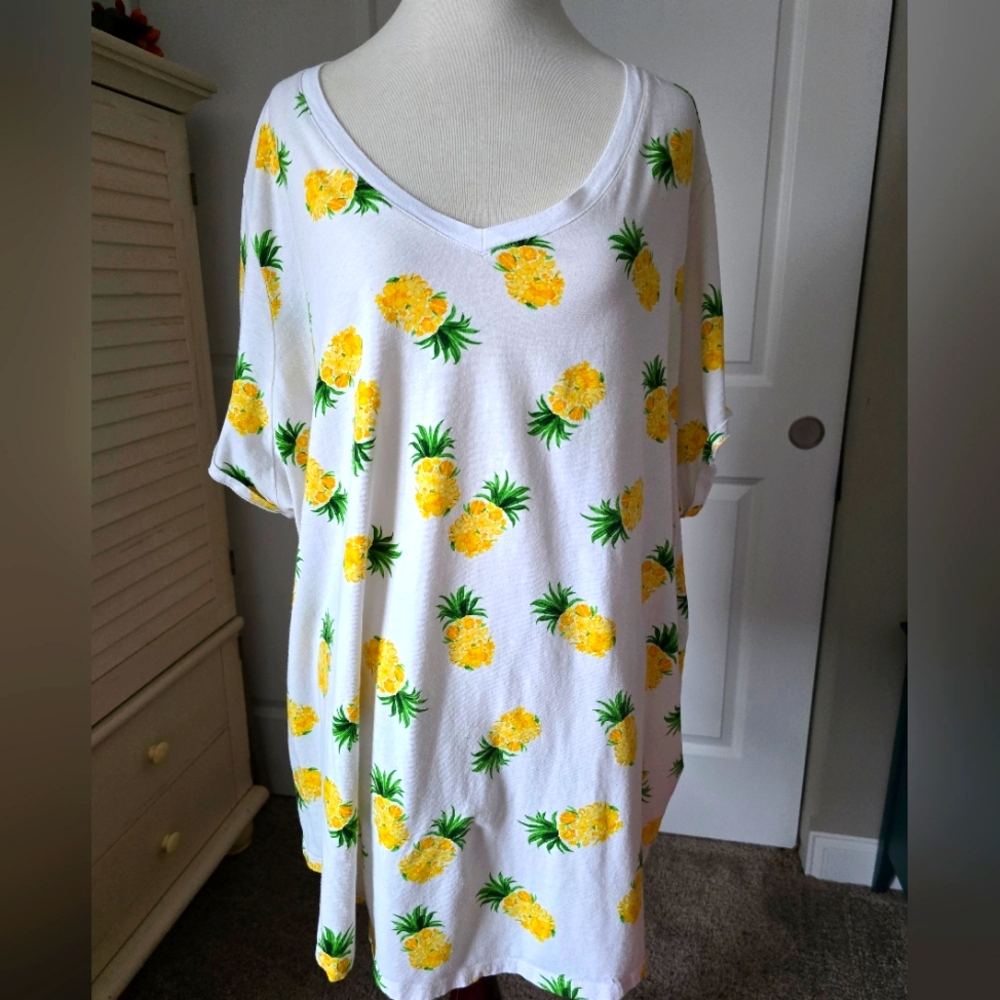 Pineapple print v-neck T-shirt size 4X
